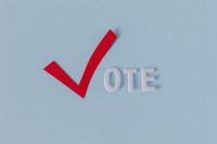 Démocratie égale vote. Point.